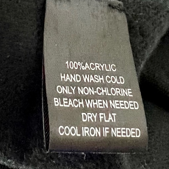 ❌SOLD❌ Plaid Shawl - Picture 4 of 4